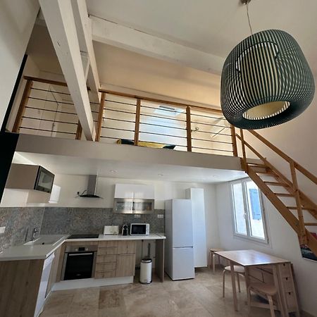 Appartement Avec Vue Sur L Eglise Des Saintes Luaran gambar