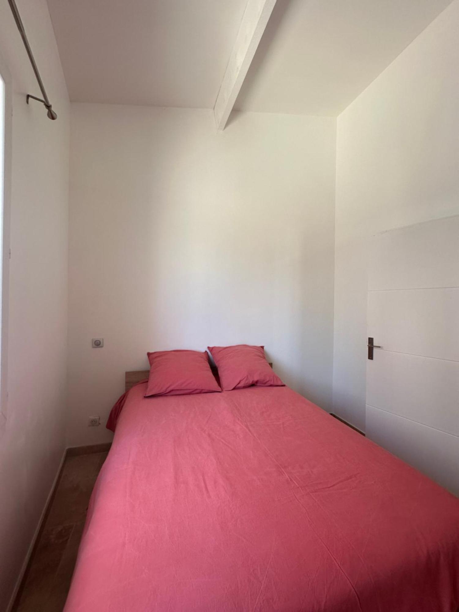 Appartement Avec Vue Sur L Eglise Des Saintes Luaran gambar