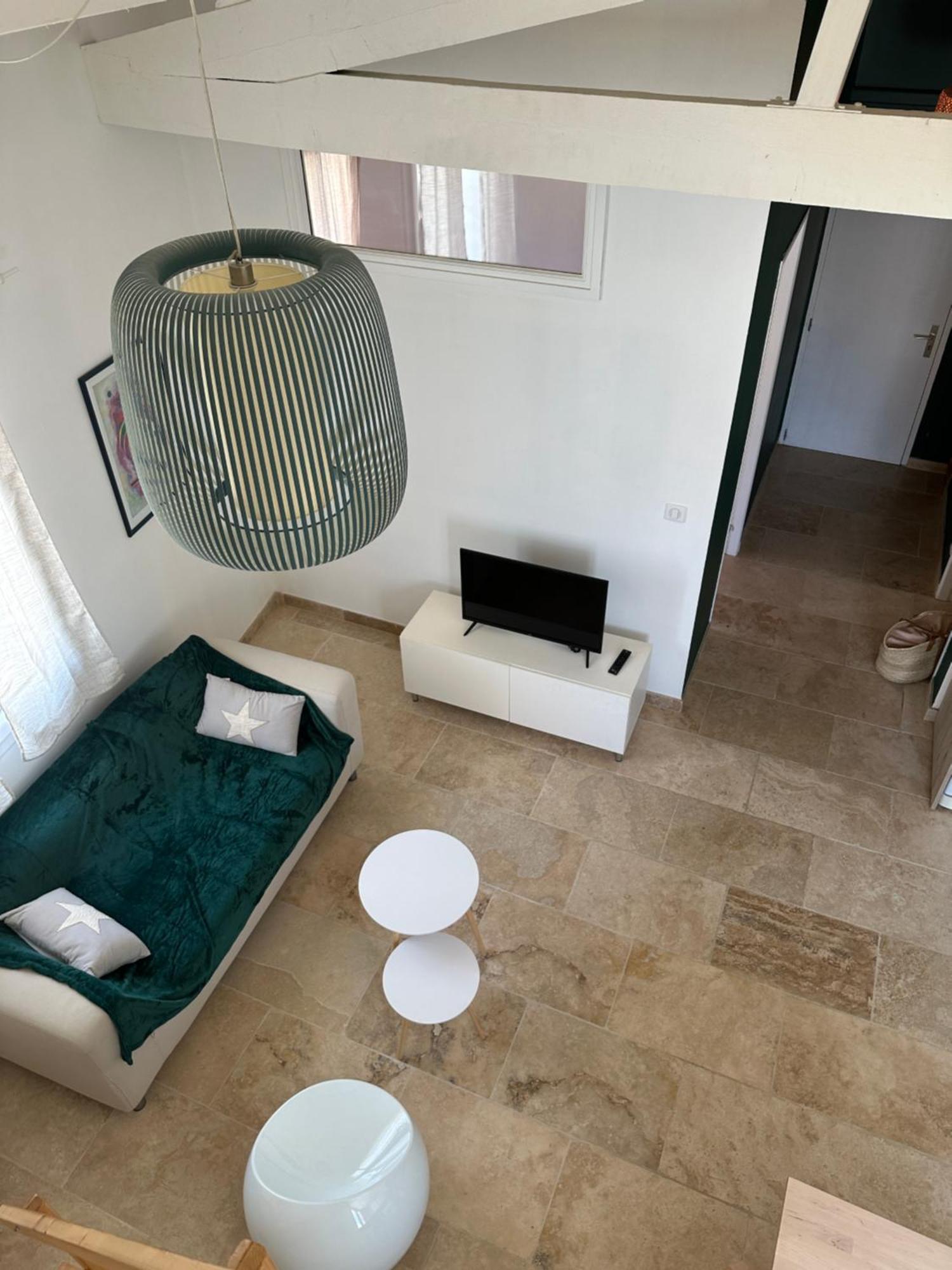 Appartement Avec Vue Sur L Eglise Des Saintes Luaran gambar