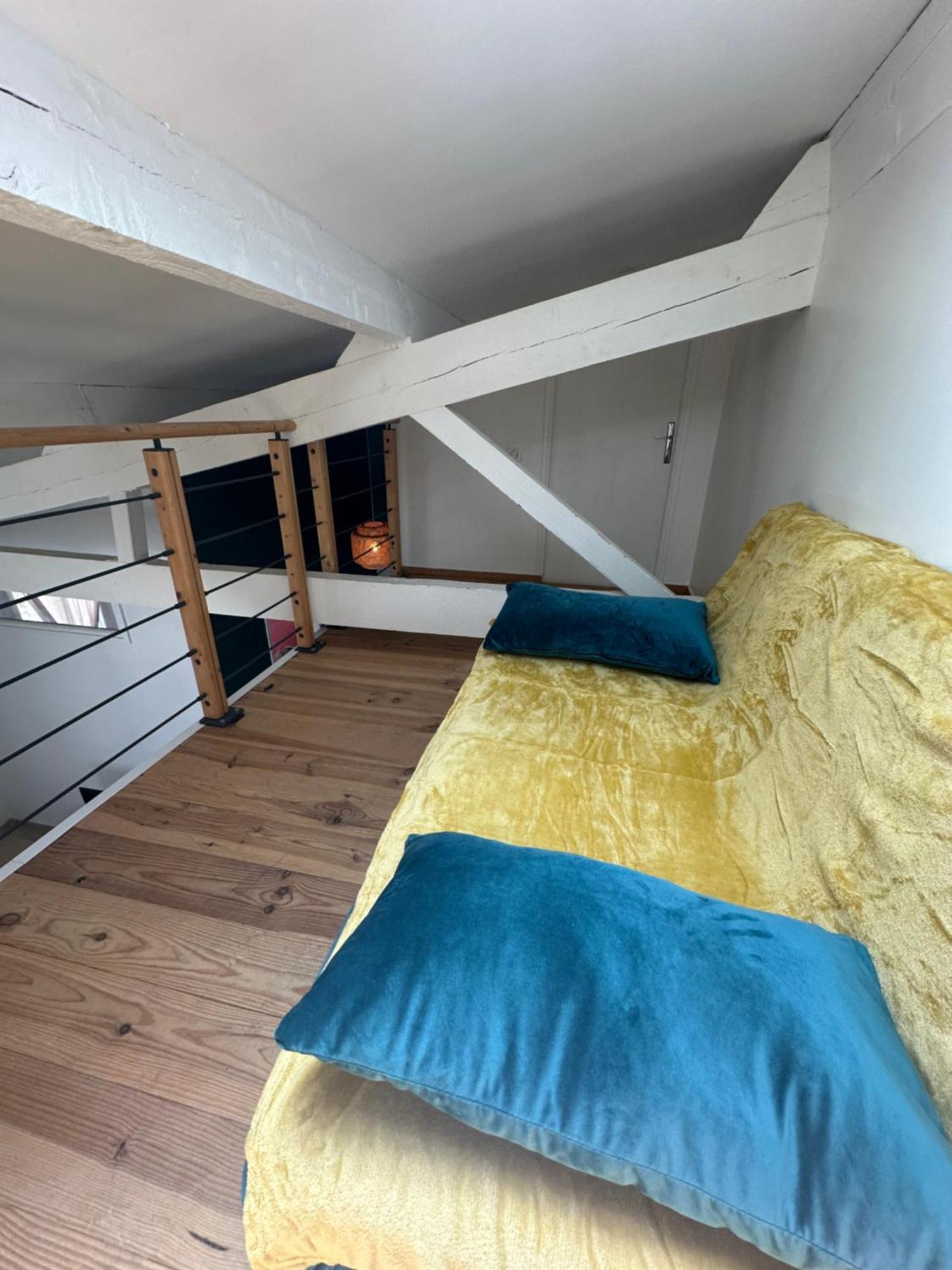 Appartement Avec Vue Sur L Eglise Des Saintes Luaran gambar